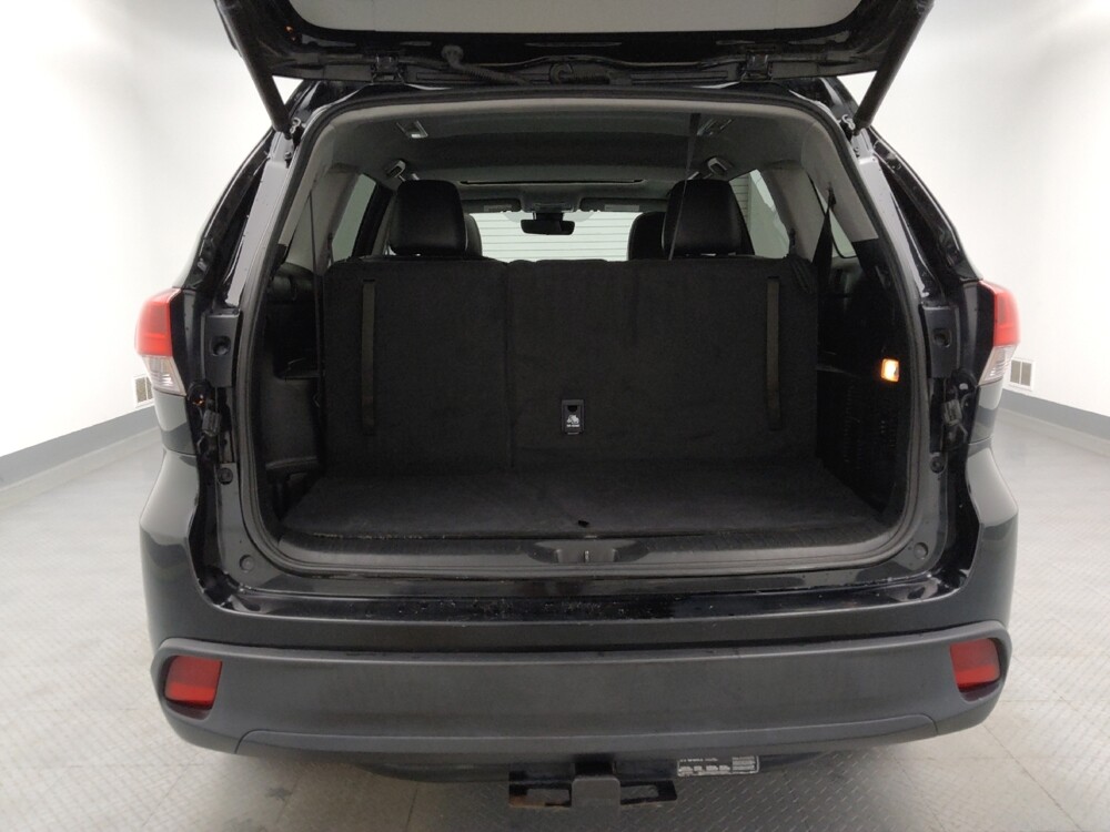 2017 Toyota Highlander in Lakewood, CO 80215 - 18065313 29