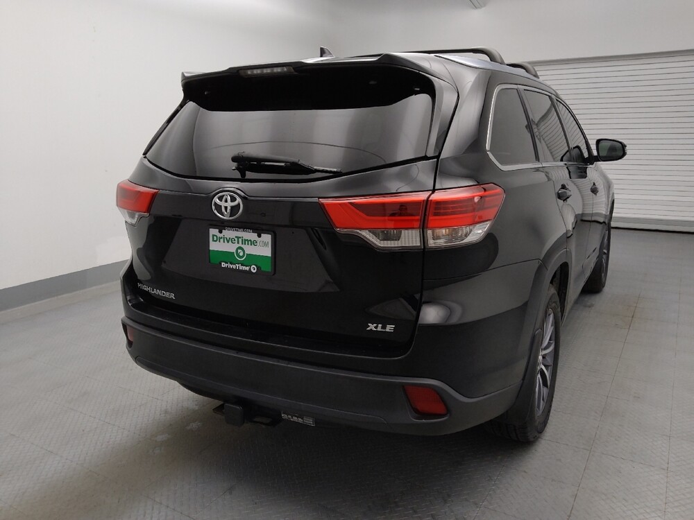 2017 Toyota Highlander in Lakewood, CO 80215 - 18065313 7