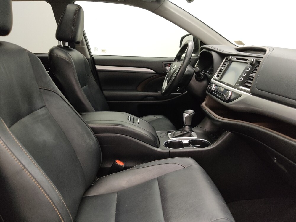 2017 Toyota Highlander in Lakewood, CO 80215 - 18065313 21
