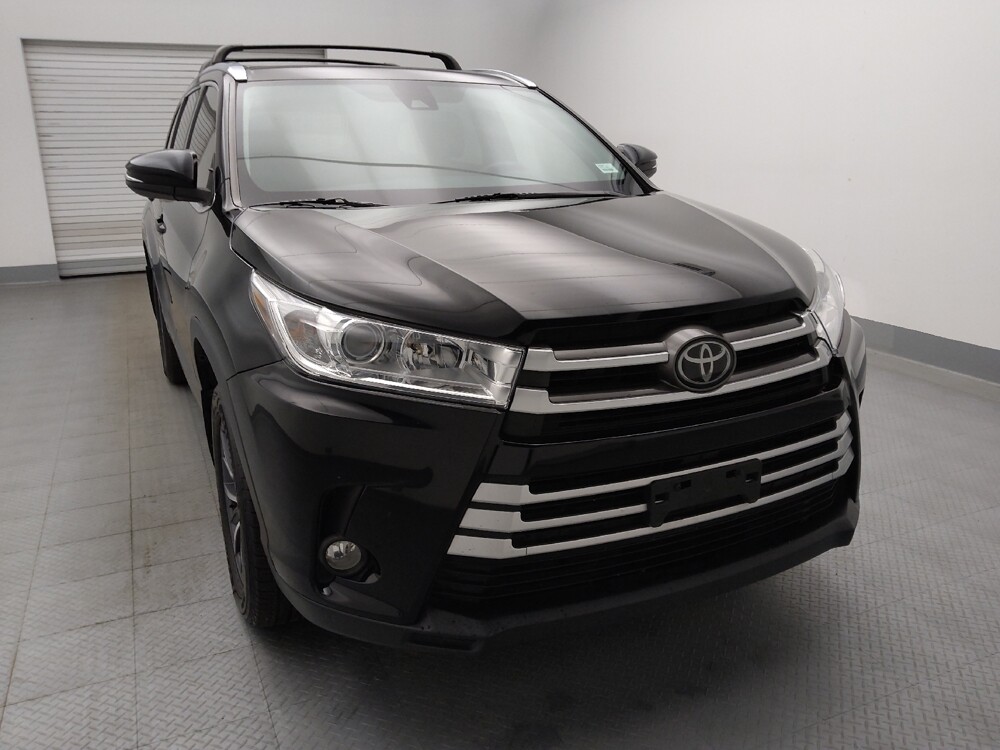 2017 Toyota Highlander in Lakewood, CO 80215 - 18065313 14