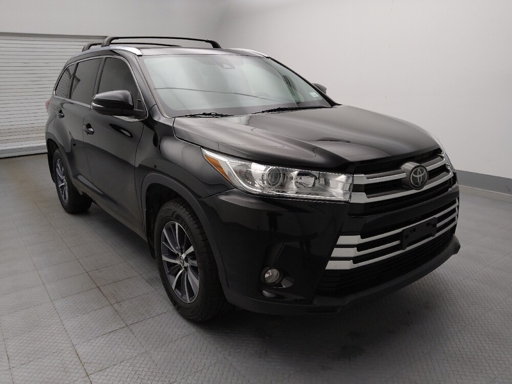 2017 Toyota Highlander in Lakewood, CO 80215 - 18065313 13