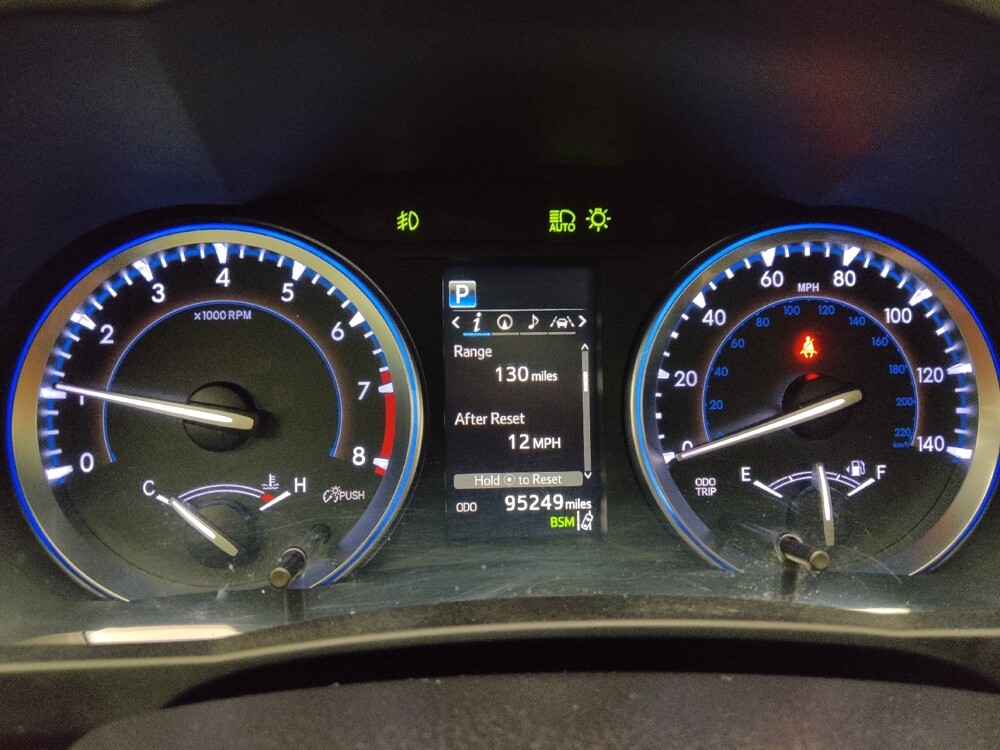 2017 Toyota Highlander in Lakewood, CO 80215 - 18065313 23