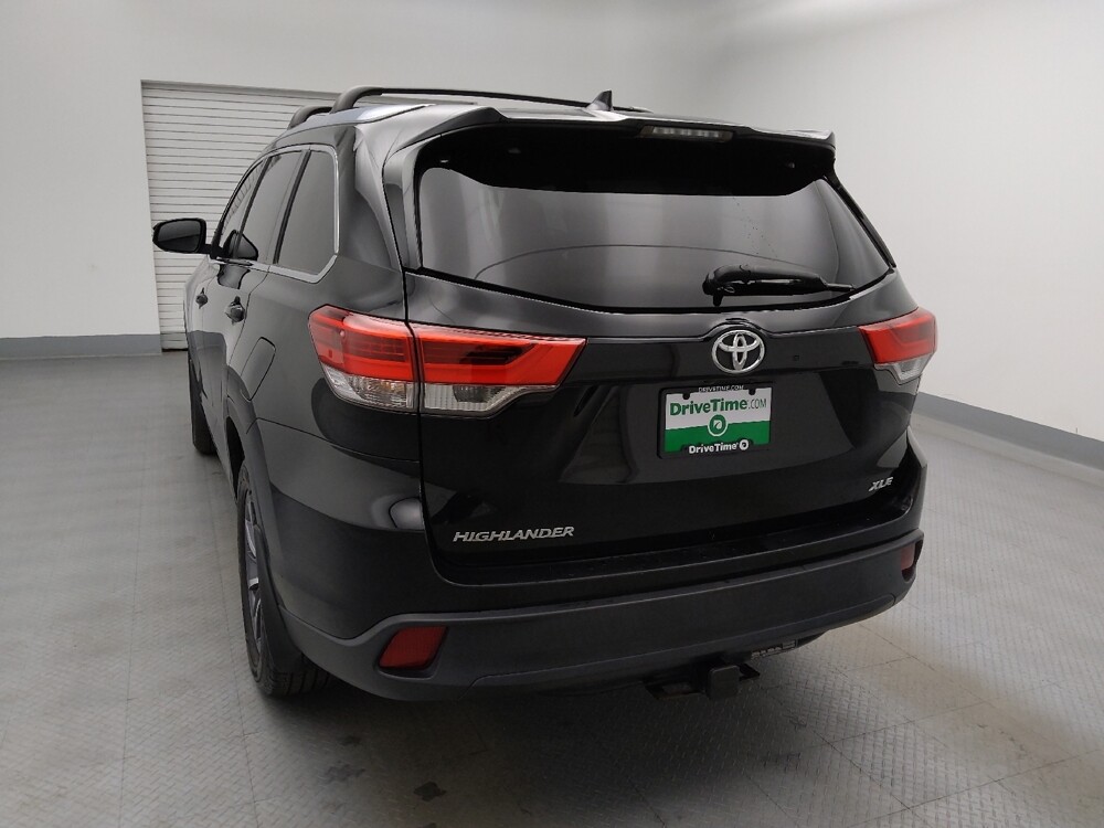 2017 Toyota Highlander in Lakewood, CO 80215 - 18065313 6