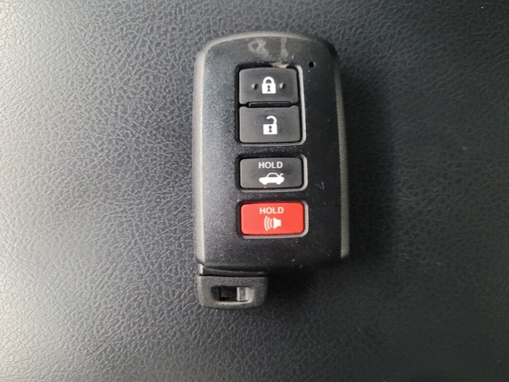 2016 Toyota Camry in Memphis, TN 38115 - 18065319 32