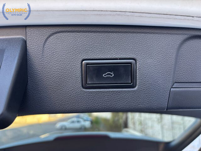 2018 Volkswagen Atlas in Decatur, GA 30032 - 18065673 48