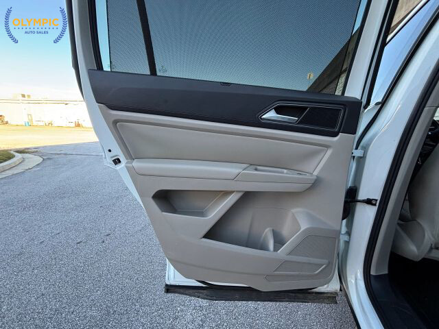 2018 Volkswagen Atlas in Decatur, GA 30032 - 18065673 45