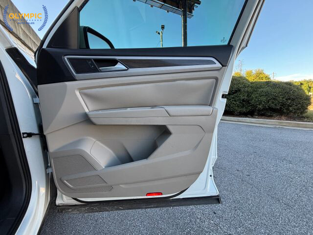 2018 Volkswagen Atlas in Decatur, GA 30032 - 18065673 44