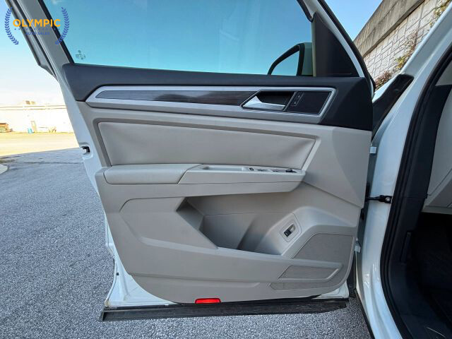 2018 Volkswagen Atlas in Decatur, GA 30032 - 18065673 43