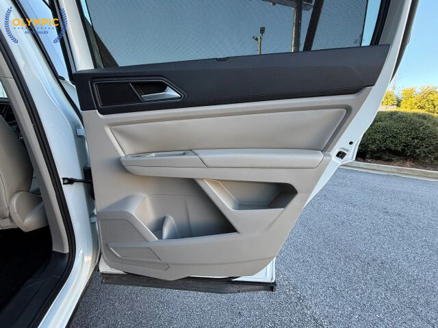 2018 Volkswagen Atlas in Decatur, GA 30032 - 18065673 46