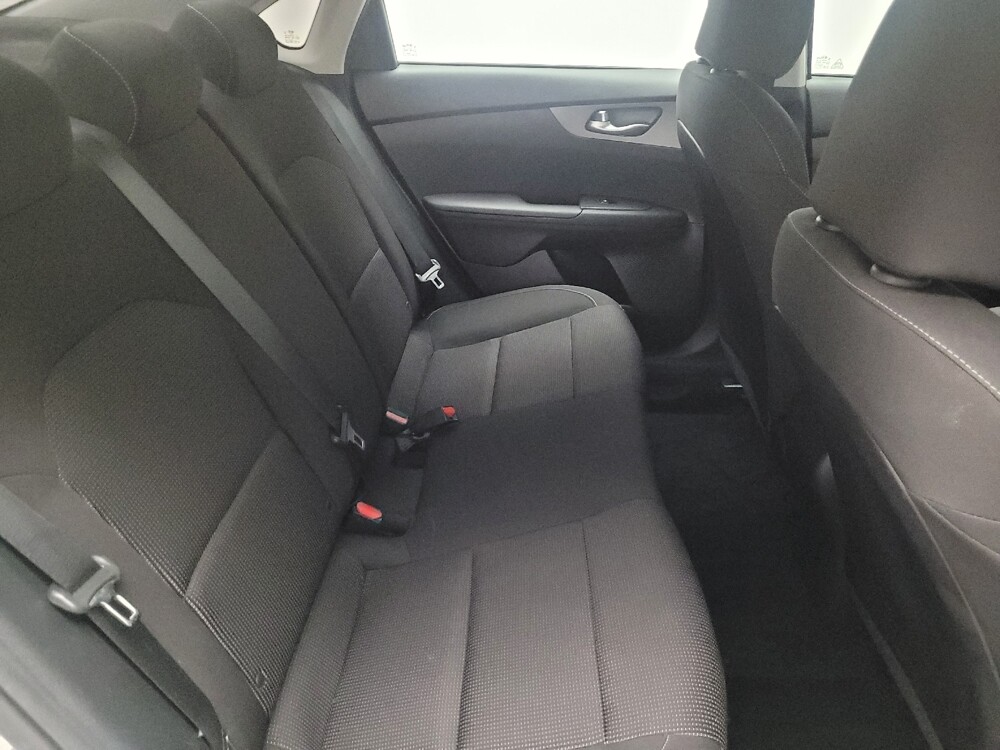 2019 Kia Forte in Riverside, CA 92504 - 18065926 19