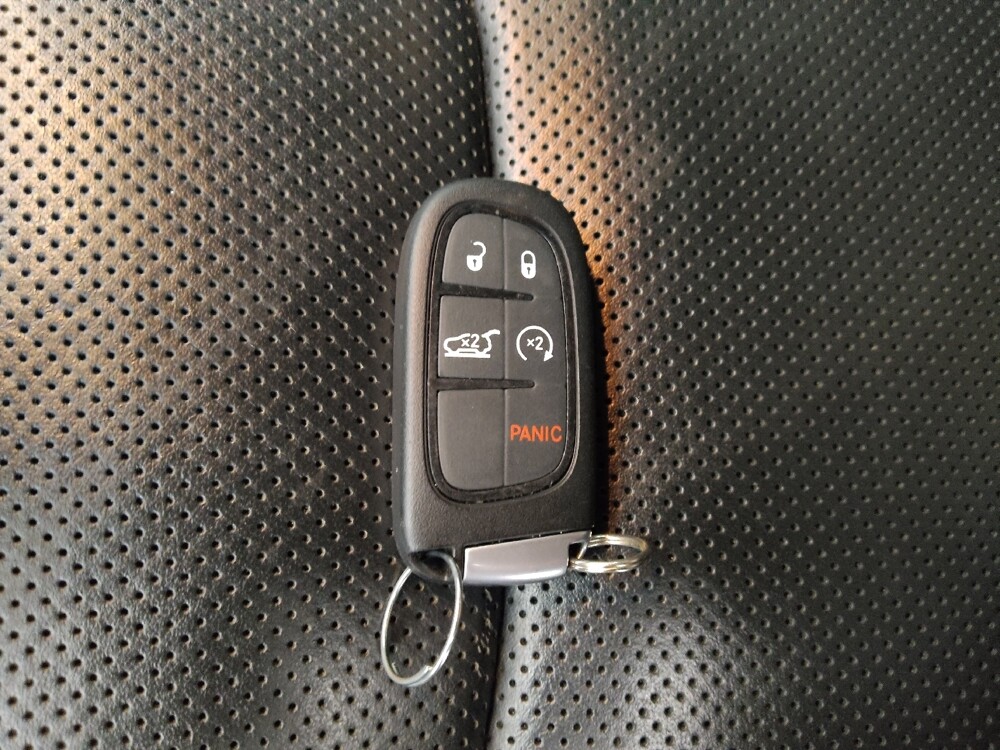 2019 Jeep Cherokee in Miami, FL 33157 - 18066059 32