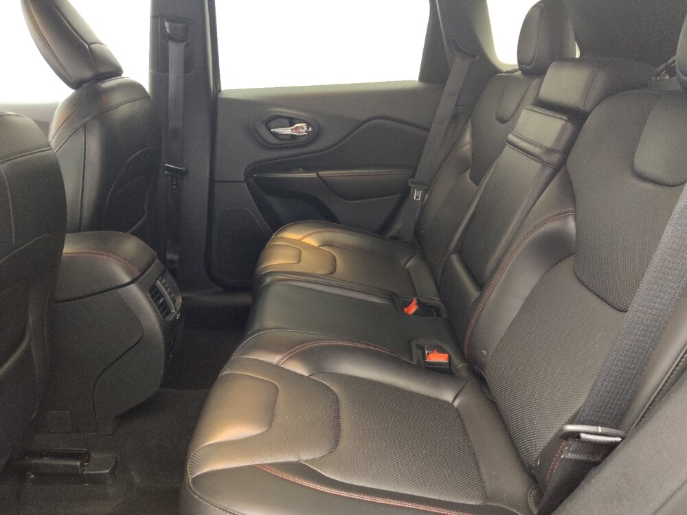 2019 Jeep Cherokee in Miami, FL 33157 - 18066059 18