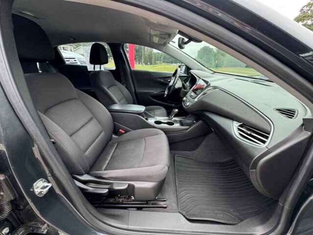 2017 Chevrolet Malibu in Flowery Branch, GA 30542 - 18066125 7