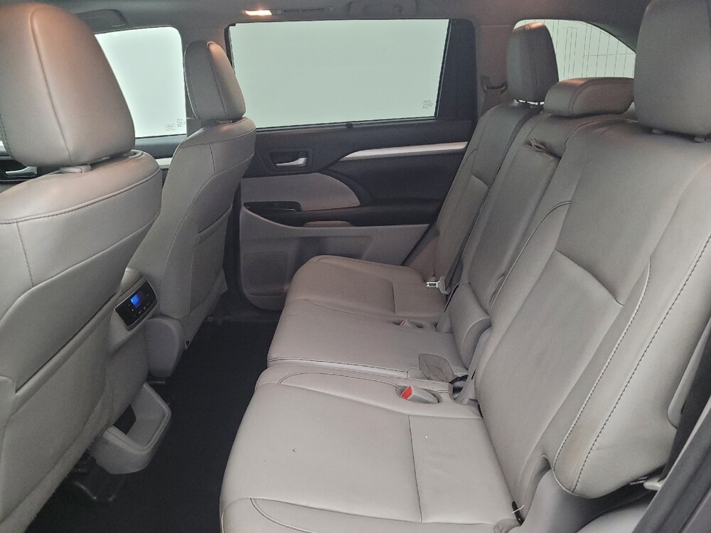 2017 Toyota Highlander in Miamisburg, OH 45342 - 18066324 18