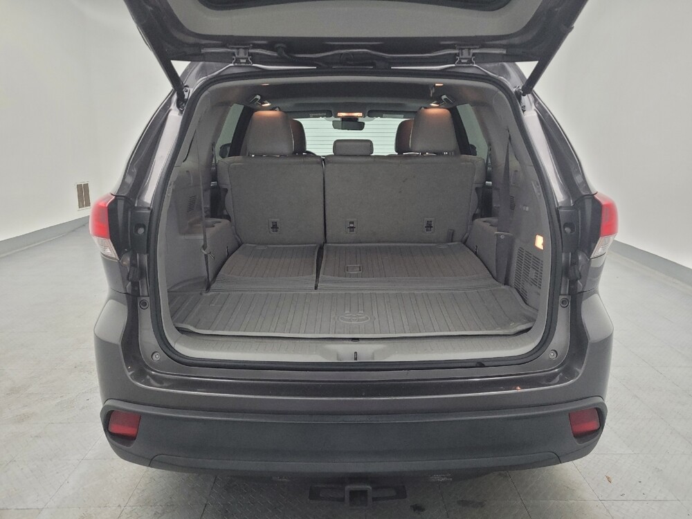 2017 Toyota Highlander in Miamisburg, OH 45342 - 18066324 29