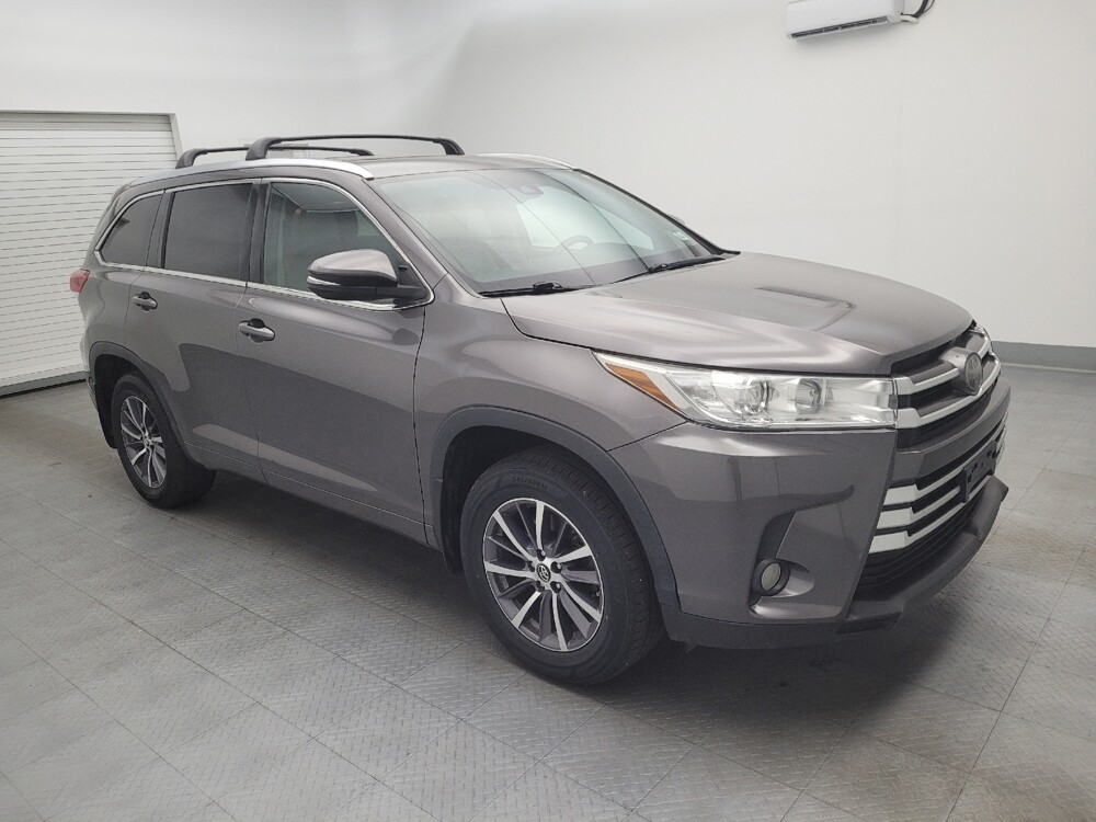2017 Toyota Highlander in Miamisburg, OH 45342 - 18066324 11