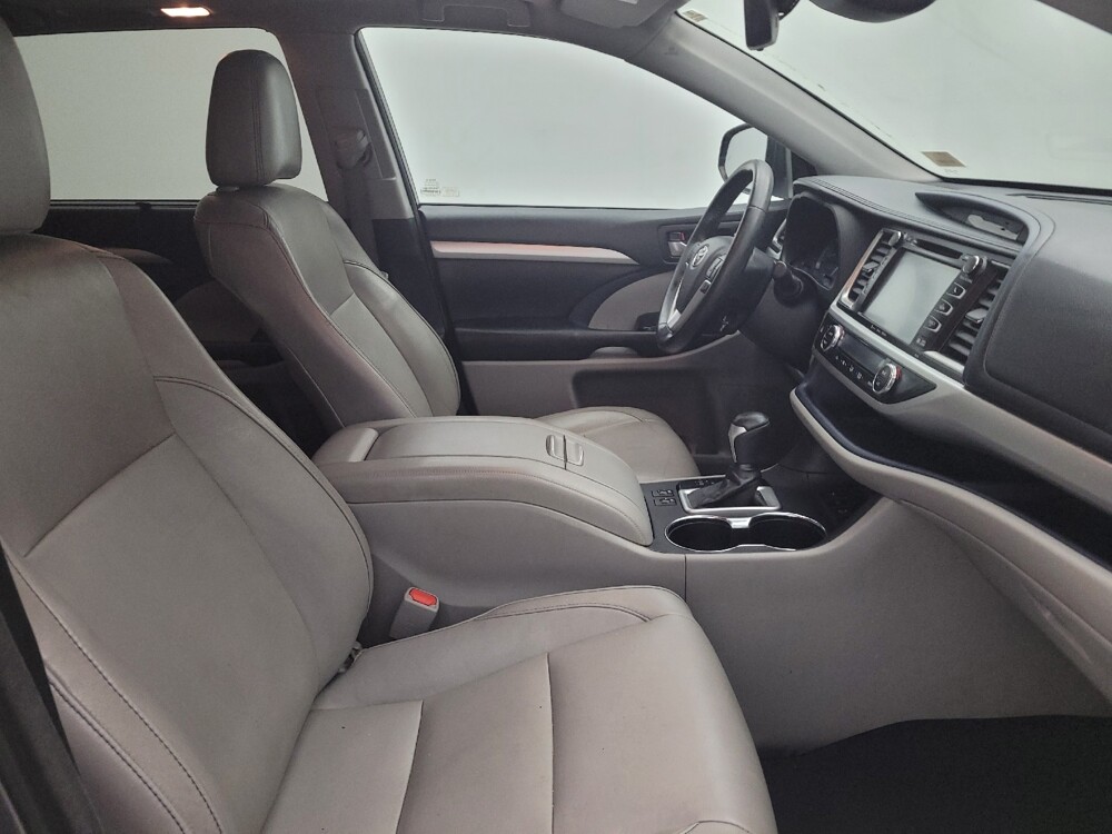 2017 Toyota Highlander in Miamisburg, OH 45342 - 18066324 21