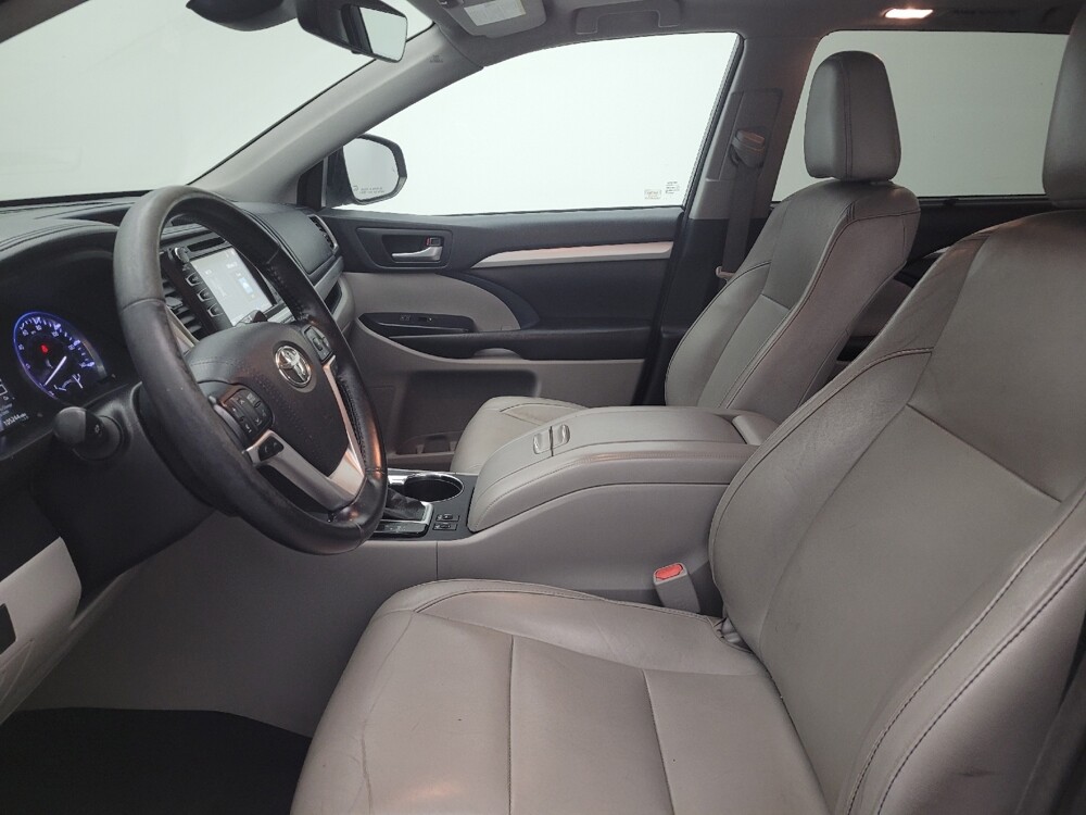 2017 Toyota Highlander in Miamisburg, OH 45342 - 18066324 17