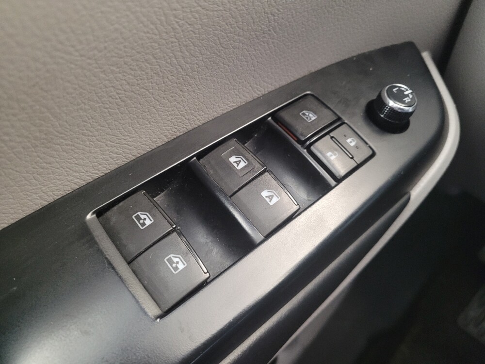 2017 Toyota Highlander in Miamisburg, OH 45342 - 18066324 27