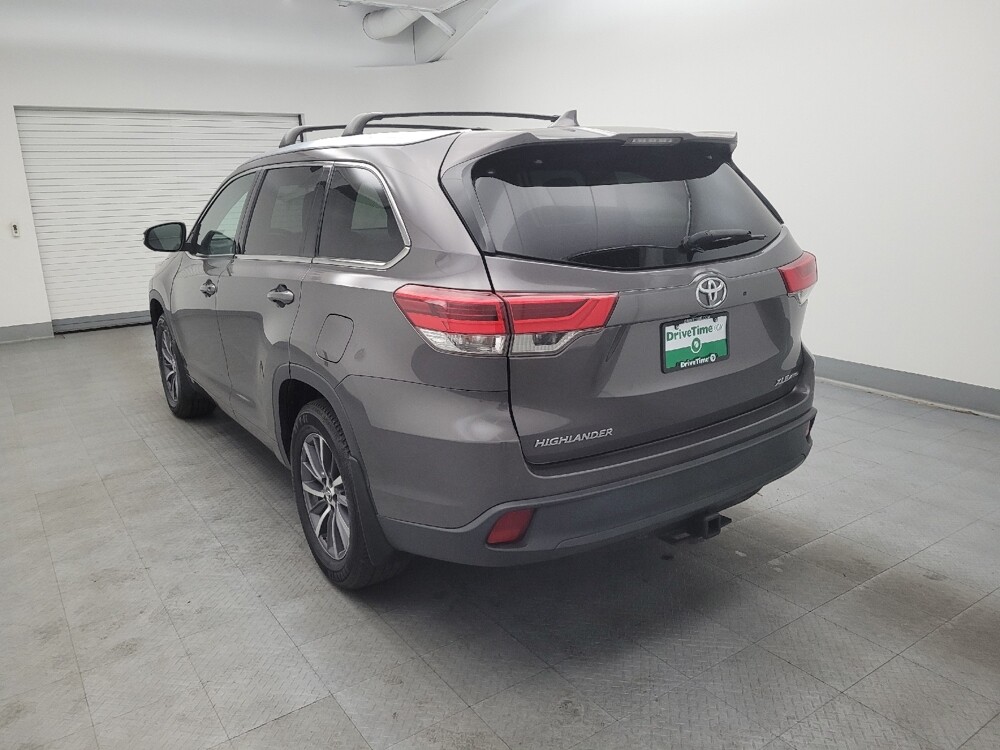 2017 Toyota Highlander in Miamisburg, OH 45342 - 18066324 5