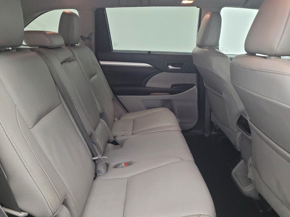 2017 Toyota Highlander in Miamisburg, OH 45342 - 18066324 19