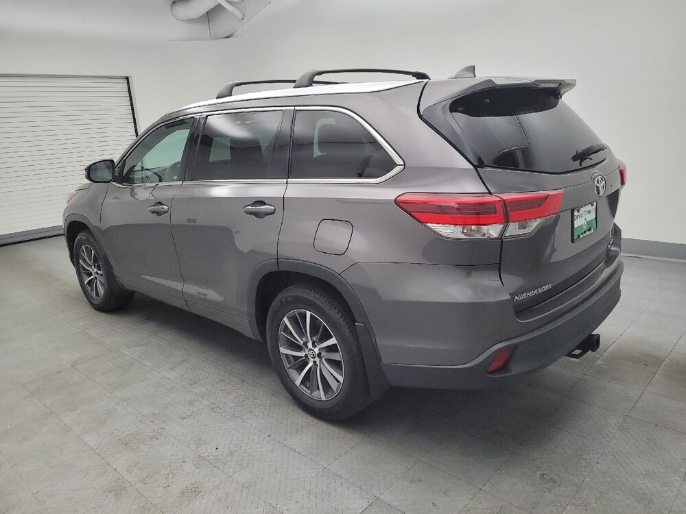 2017 Toyota Highlander in Miamisburg, OH 45342 - 18066324 3