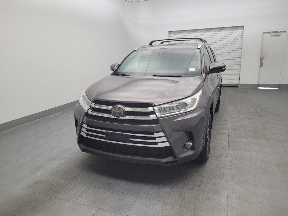 2017 Toyota Highlander in Miamisburg, OH 45342 - 18066324 15