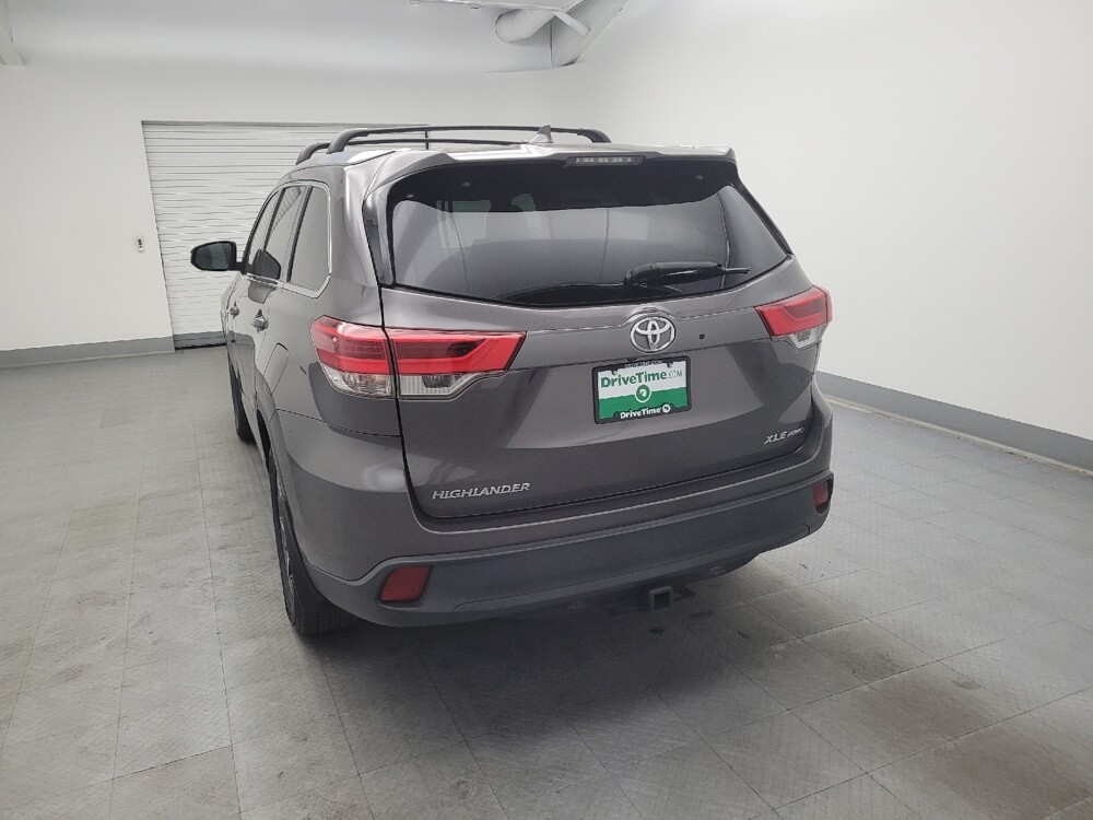 2017 Toyota Highlander in Miamisburg, OH 45342 - 18066324 6