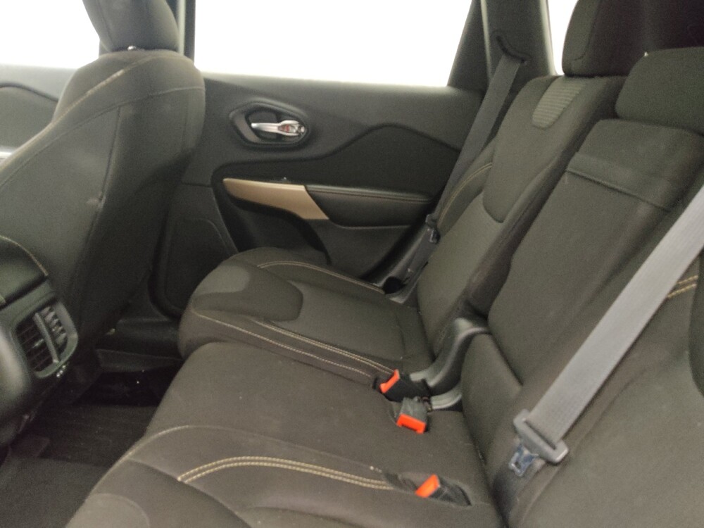 2017 Jeep Cherokee in Bradenton, FL 34207 - 18066467 18