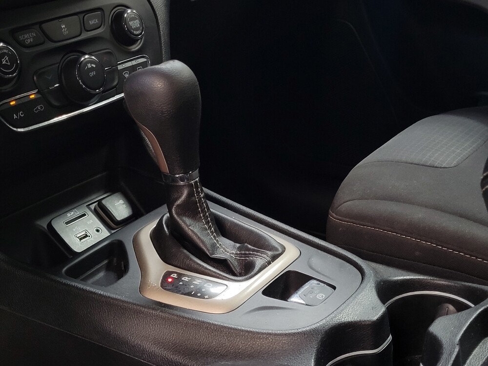 2017 Jeep Cherokee in Bradenton, FL 34207 - 18066467 26