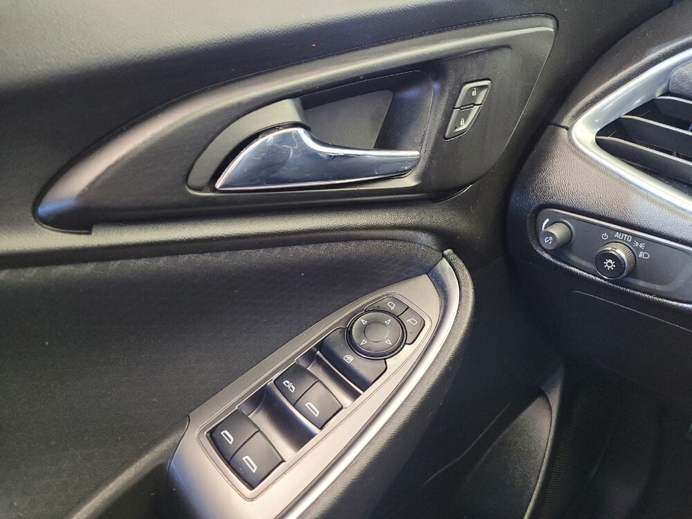 2020 Chevrolet Malibu in Fairfield, OH 45014 - 18066499 27