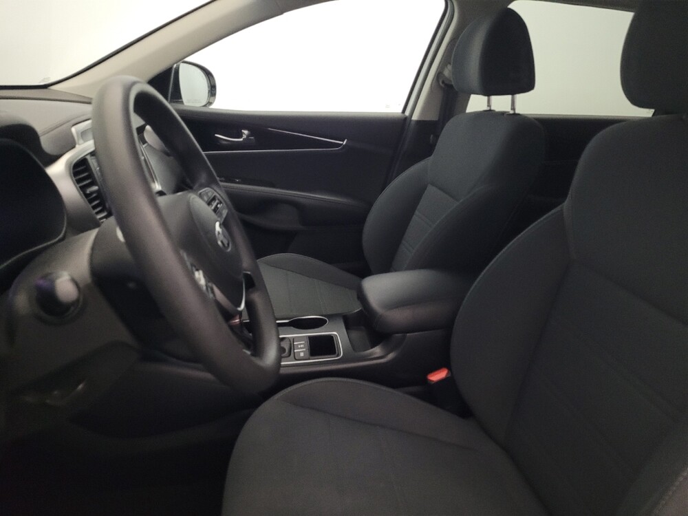 2019 Kia Sorento in Plymouth Meeting, PA 19462 - 18066737 17