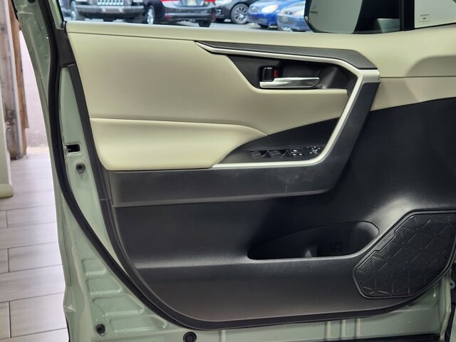 2021 Toyota RAV4 in Cinnaminson, NJ 08077 - 18066965 10