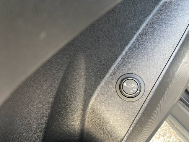 2018 Chevrolet Equinox in Baltimore, MD 21225 - 18066978 31