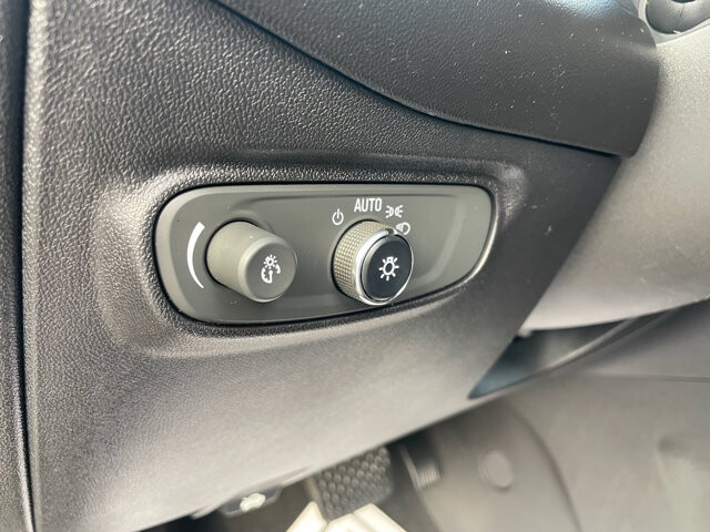 2018 Chevrolet Equinox in Baltimore, MD 21225 - 18066978 32