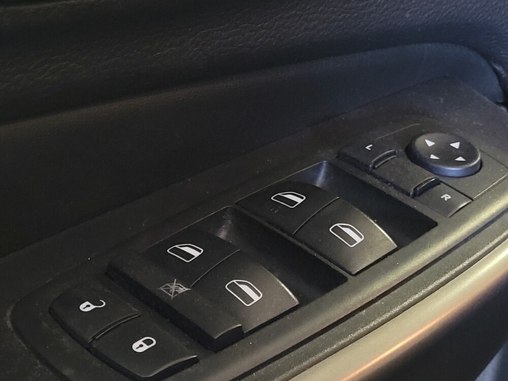 2019 Jeep Cherokee in Tampa, FL 33612 - 18067047 27