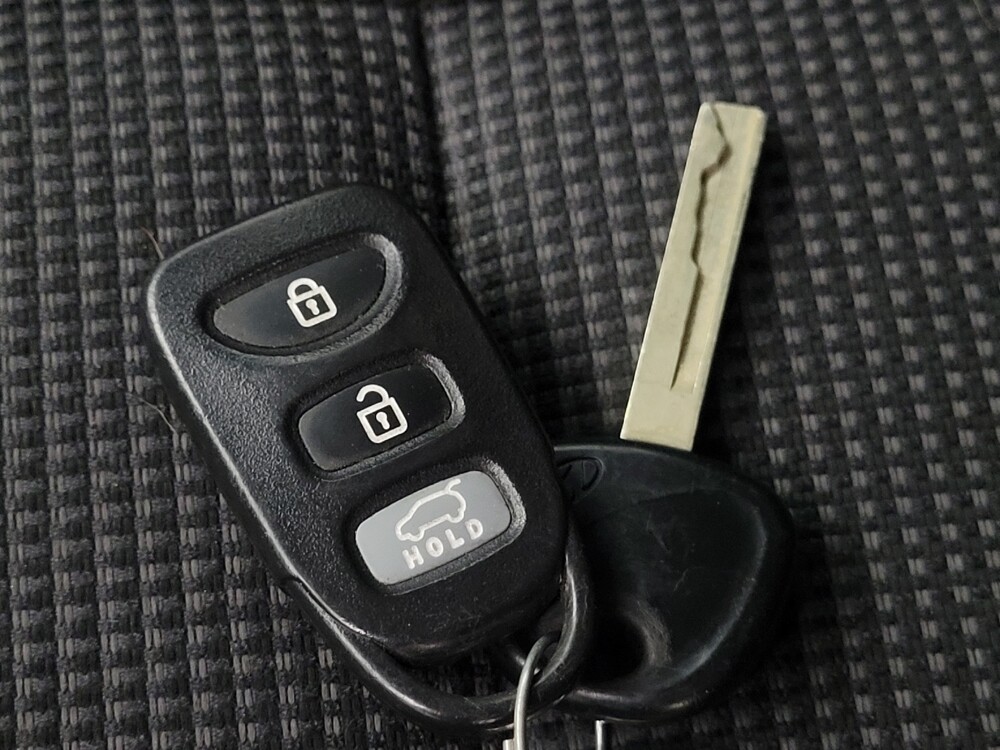 2017 Hyundai Elantra in Peoria, IL 61615 - 18067193 32