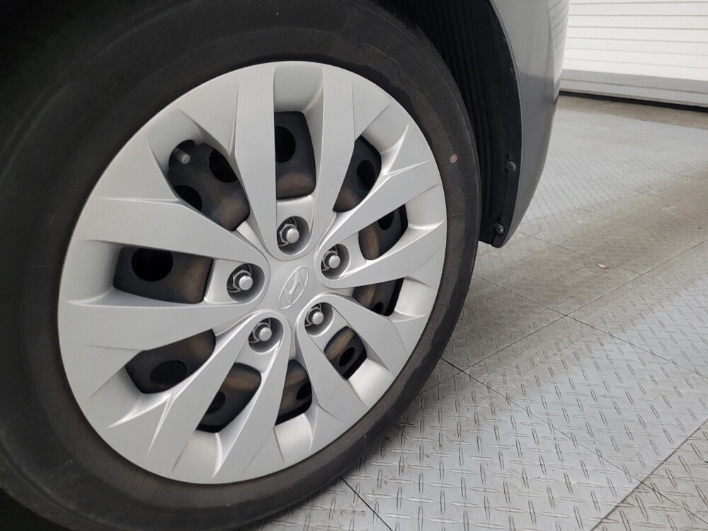 2017 Hyundai Elantra in Peoria, IL 61615 - 18067193 31