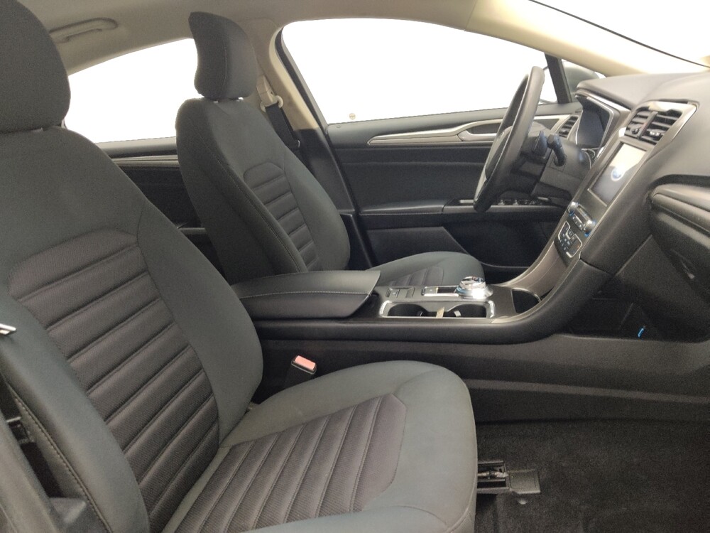 2017 Ford Fusion in Hialeah, FL 33014 - 18067198 21