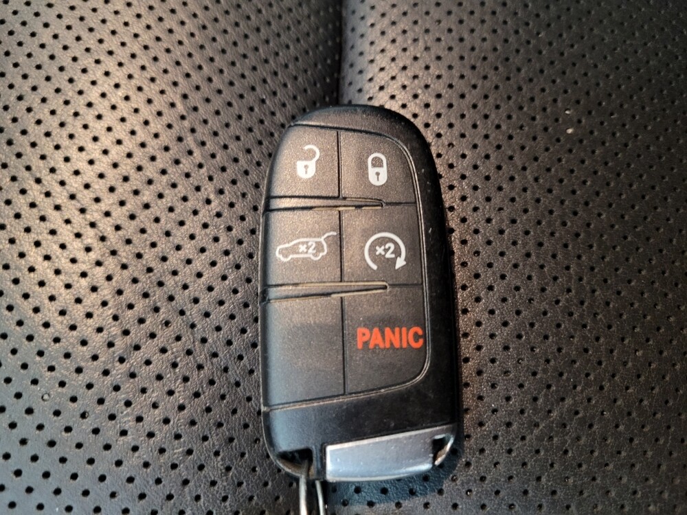 2020 Jeep Grand Cherokee in Fresno, CA 93726 - 18067349 32