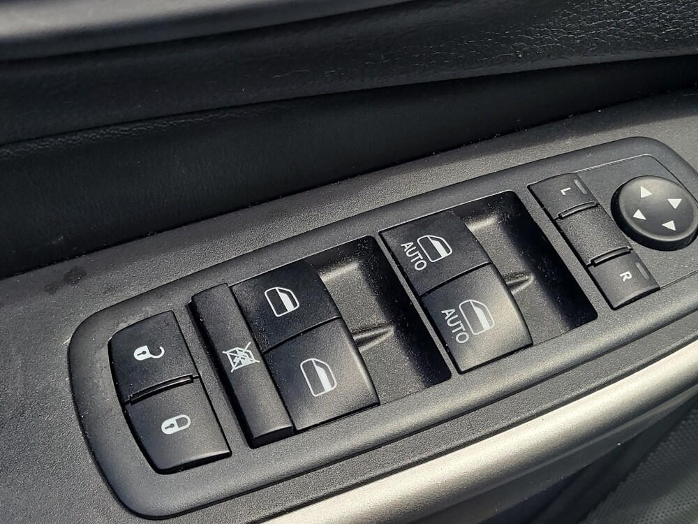 2019 Jeep Cherokee in Fort Myers, FL 33907 - 18067547 27