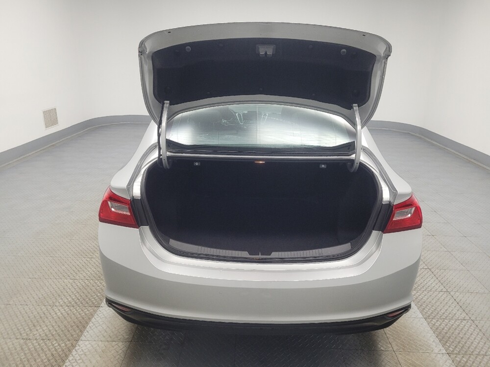 2020 Chevrolet Malibu in Ft Wayne, IN 46805 - 18067706 29