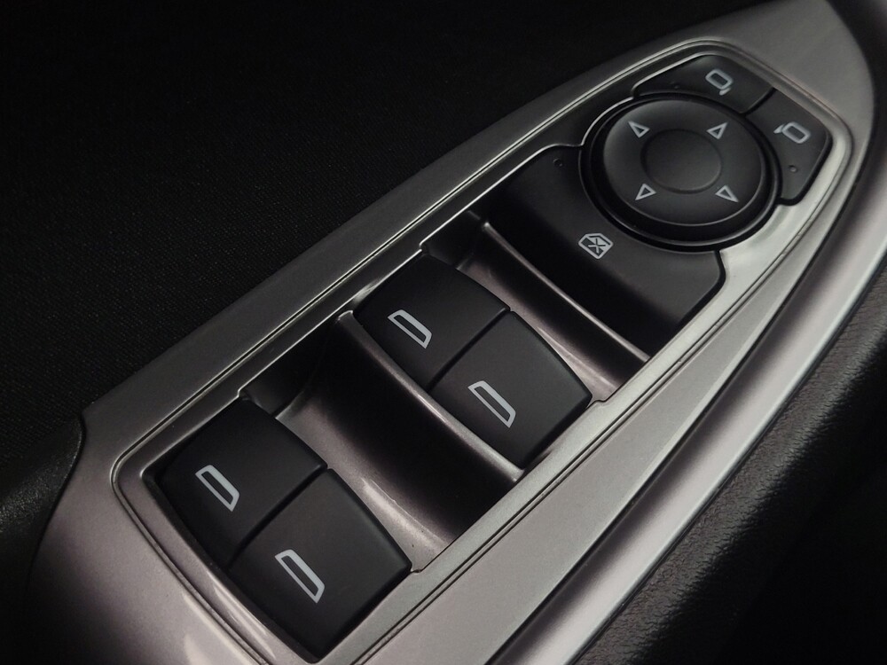 2020 Chevrolet Malibu in Ft Wayne, IN 46805 - 18067706 27