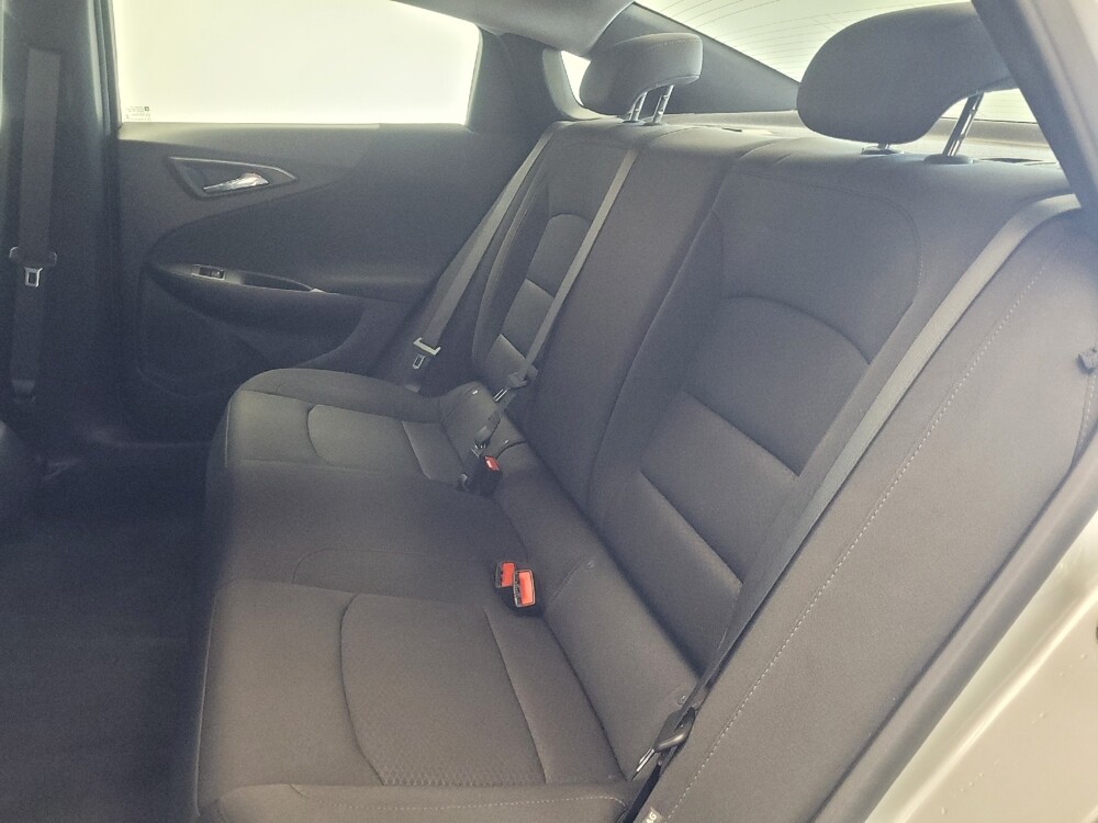 2020 Chevrolet Malibu in Ft Wayne, IN 46805 - 18067706 18