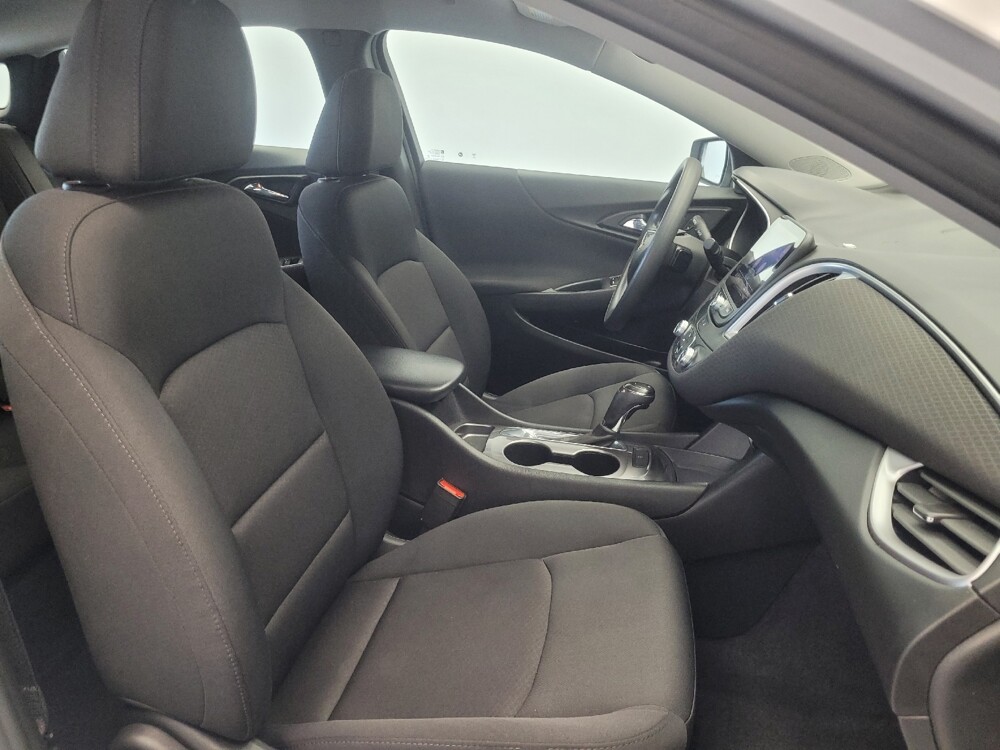 2020 Chevrolet Malibu in Ft Wayne, IN 46805 - 18067706 21