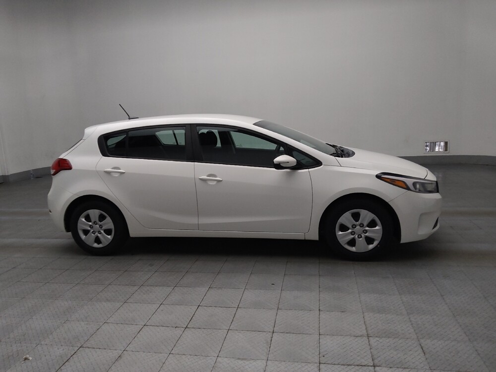 2017 Kia Forte in Stone Mountain, GA 30083 - 18067737 11