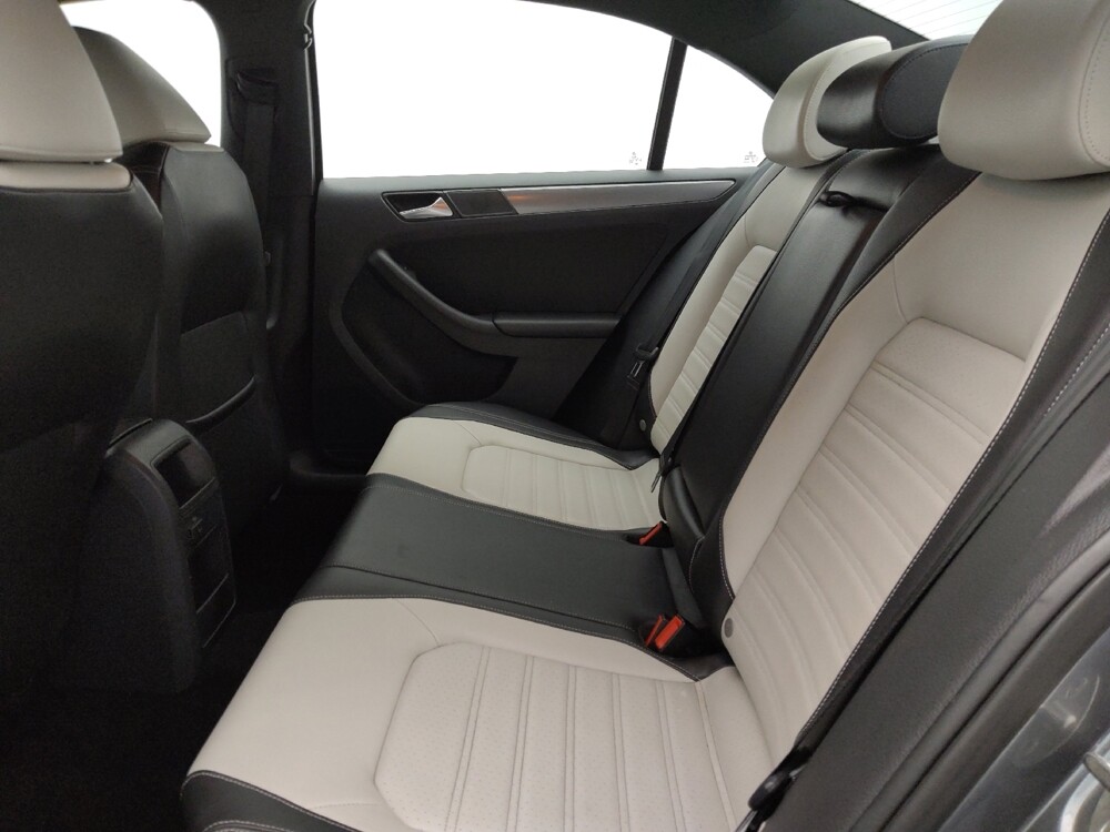 2016 Volkswagen Jetta in Fayetteville, NC 28304 - 18067909 18