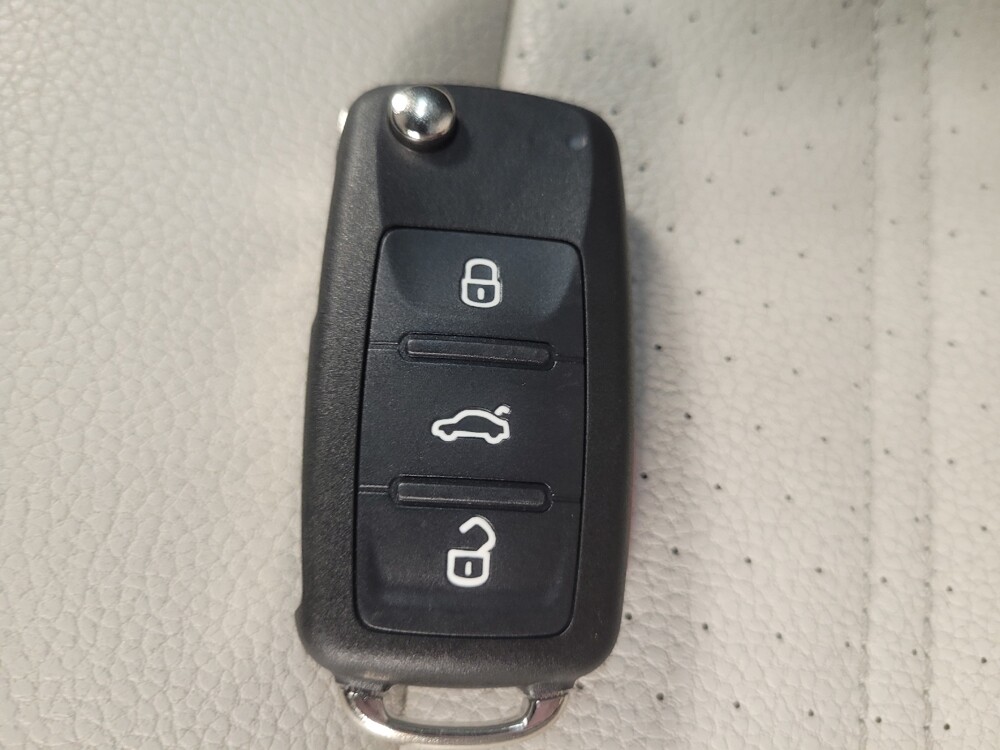 2016 Volkswagen Jetta in Fayetteville, NC 28304 - 18067909 32