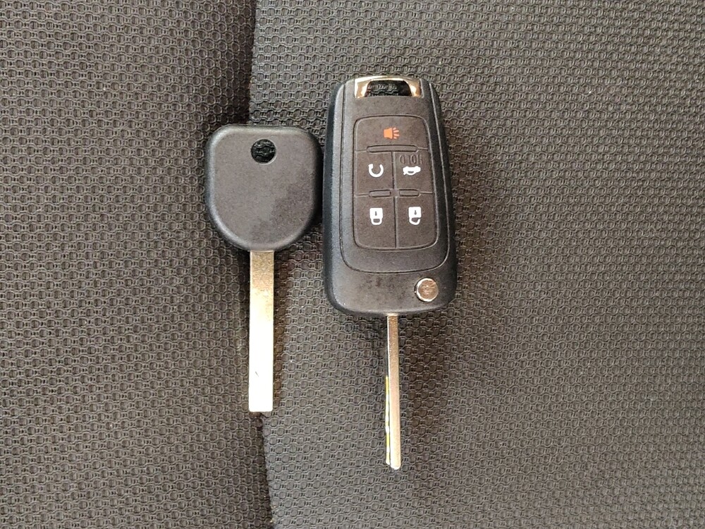 2015 Chevrolet Cruze in Cincinnati, OH 45255 - 18068294 32