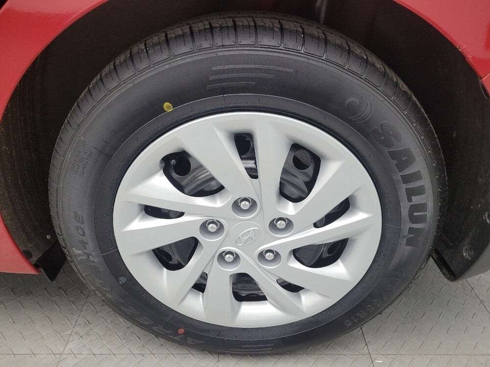 2020 Hyundai Elantra in Cincinnati, OH 45255 - 18068300 31